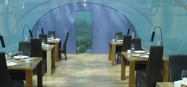 Ресторан расположен под водой, на 5 метров ниже уровня моря